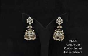 Pendientes Jhumki Kundan Verdes 12587, Pendientes de Flores de Latón Chapado en Oro Mehandi para Bodas Tradicionales y Fiestas, para Mujer - Product Image 5