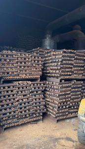 Briquettes de charbon de bois de sciure de bois dur de qualité supérieure du Vietnam, fabriquées à la machine, combustible sans fumée pour barbecue, types en morceaux et en bâtonnets, meilleure qualité pour l'exportation - Product Image 5