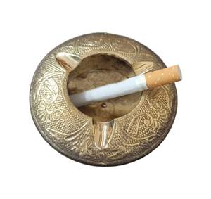 Cendrier rond en laiton artisanal pour fumeurs, cendrier décoratif antique fait main avec motif gravé vintage pour table - Product Image 3