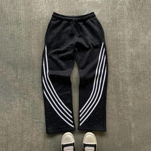 Pantalon de survêtement à rayures pour hommes pantalon de survêtement unisexe/pantalon évasé en polyester avec strass et logo personnalisé - Product Image 2
