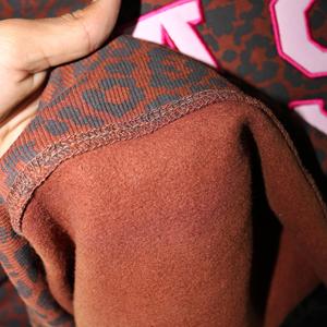 Sweat-shirt à col montant KASH PANTHER 100% ROSE CLAIR avec broderie appliquée, col large, fils fins - Product Image 6