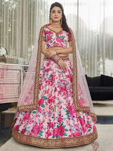 Ensemble Lehenga Choli imprimé floral rose pastel, avec dupatta en velours bordeaux épais et bordure brodée Zari dorée - Prayosha Enterprise - Product Image 5