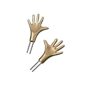 Porta maíz de diseño en forma de mano dorada con puntas de acero inoxidable, accesorio único y artístico para mesa de comedor de lujo - Product Image 1