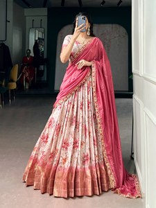 Conjunto de lehenga choli con estampado floral de diseñador y tejido Zari, con dupatta, elegante para fiestas. - Product Image 1
