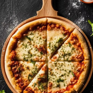 Plateau à pizza rond en bois rustique, écologique, durable et compatible lave-vaisselle - Product Image 1