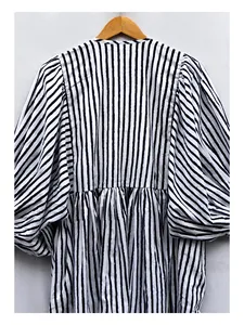 Robe midi premium à rayures imprimées, manches bouffantes, coupe ample, col noué, robe maxi décontractée d'été pour femmes - Product Image 4