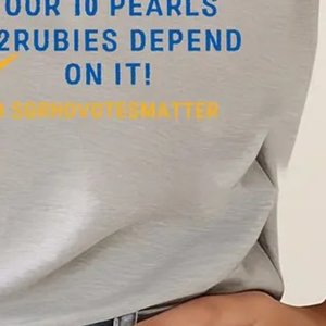 เสื้อยืดฤดูร้อน Sigma Gamma Rho VOTE สีเทาเฮเทอร์ สำหรับผู้หญิง ลายกราฟิกสมาคมนักศึกษากรีก แขนสั้น คอกลม ผ้าฝ้าย เป็นมิตรกับสิ่งแวดล้อม - Product Image 2