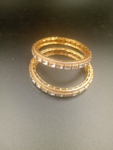 AMAIRA JEWELS Ensemble de bracelets en cristal plaqué or, taille émeraude, sertissage en canal, design géométrique, unisexe, fiançailles, bracelets Polki tendance - Product Image 5