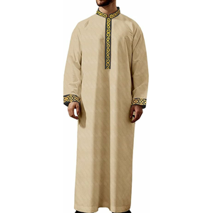 Thobe long noir sur mesure pour homme – Vêtement musulman traditionnel, style unique, coupe classique, robe caftan pour hommes - Product Image 5