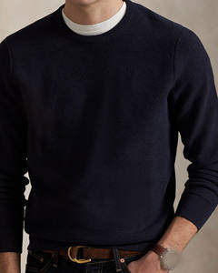 Pull-over col rond bleu marine pour homme, design minimaliste, pour les marques de streetwear modernes, vente en gros de mode. - Product Image 4