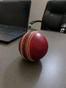 Balles de cricket en cuir de nouvelle conception, cousues à la machine, vente en gros professionnelle, balles de cricket pour matchs. - Product Image 2