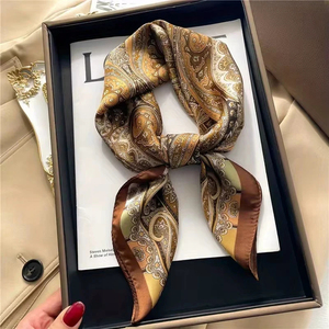 Foulard carré de luxe personnalisé imprimé à rayures Argyle, en polyester toucher satin soyeux, doux pour la peau, pour la tête, les cheveux et le cou, tendance - Product Image 5
