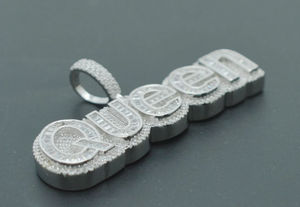 Colgante con Letra 'Queen' en Aleación Chapada en Rodio con Cristales de Estrás, Estilo Hiphop, Unisex, Ideal para Regalo - Product Image 1