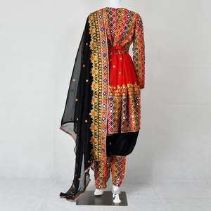 Robe longue traditionnelle afghane pour femmes, vêtement ethnique élégant et magnifique pour mariage, festival ou soirée. - Product Image 2