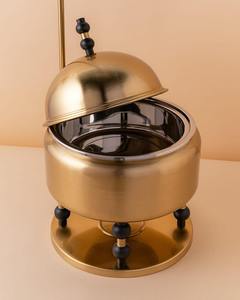 ถาดอุ่นอาหารหรูหราสีทองพร้อมฝาปิดแบบแขวน วัสดุโลหะขัดเงา แต่งด้วยสีดำด้าน เหมาะสำหรับบุฟเฟ่ต์โรงแรมและงานแต่งงาน - Product Image 3