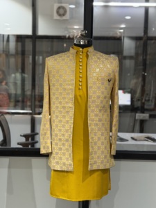 Sherwani Amarillo para Hombre con Chaqueta Bordada, Atuendo Tradicional Indio para Bodas, Corte Regular, Conjunto de Kurta de Algodón - Product Image 2