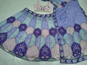 Elegante lehenga choli morado bordado con trabajo de espejo real y dupatta de malla, ropa de boda para mujeres, estilo India-Pakistán. - Product Image 3