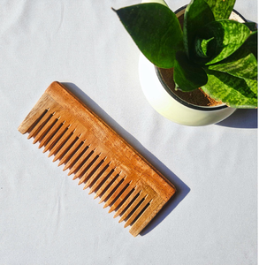 Unique dual-sided wooden <b>comb</b> with <b>wide</b> detangling teeth and a comfortable curved handle, available at wholesale prices. - Product Image 6