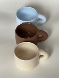 Tazas de Cerámica Rayadas Hechas a Mano, Diseño Retro, Resistentes al Calor, Aptas para Lavavajillas y Microondas, con Bandeja, para Uso en el Hogar y Fiestas - Product Image 4