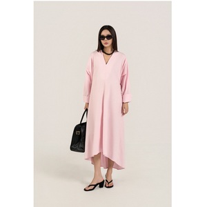 เดรสลำลองทรงตรงลายทางเต็มตัว ผ้าป๊อปลินคอวี แขนปกติ ผ้าฝ้าย 100% ซักเอนไซม์แล้ว ใส่สบายช่วงฤดูร้อน ความยาวปานกลาง ทรงหลวม เรียบง่าย - Product Image 1