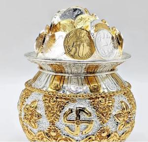 Kalash de Resina Duradero y Ecológico, Chapado en Oro, Hecho a Mano, Artístico, Antiguo, Religioso, con Moneda y Diosa Hindú, para el Hogar - Product Image 1