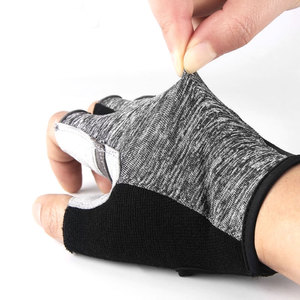 Gants de cyclisme mi-doigts respirants et légers en polyester noir et vert citron, unisexe, design à enfiler pour l'été - Product Image 3