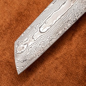 Couteau Santoku artisanal UMAR FAROOQ, lame en acier Damas de 3,0 mm d'épaisseur, manche en bois moderne, étui en cuir, écologique, 7 - Product Image 2