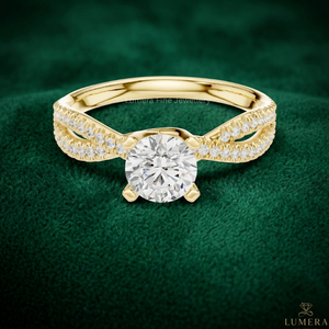 Anillo de Compromiso de Moissanita de Corte Redondo Premium en Oro Amarillo de 9KT, 10KT, 14KT y 18KT con Banda Trenzada Pavé y Diseño Solitario - Product Image 1