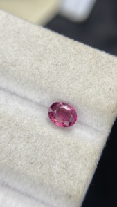 Tourmaline naturelle certifiée, très magnifique, taille ovale, qualité de couleur excellente, pierre précieuse brute, 0,42 carat, clarté immaculée - Product Image 4