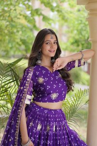 Lehenga Choli imprimé violet royal de créateur avec dupatta brodée |   Vêtements de fête traditionnels pour Navratri et mariage Garba Chan - Product Image 3
