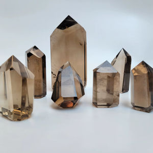 Haute qualité sculpté Smoky Quartz Point tour naturel pierres précieuses cristal obélisque pour la décoration de la maison Feng Shui amour en vrac décoratif - Product Image 1
