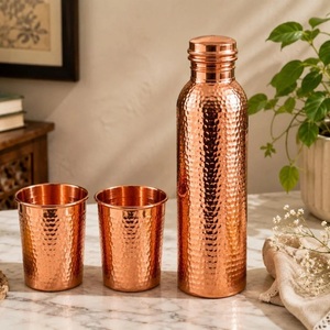 Bouteille d'eau en cuivre à finition martelée, vaisselle portable au design moderne, idéale pour les voyages - Product Image 5