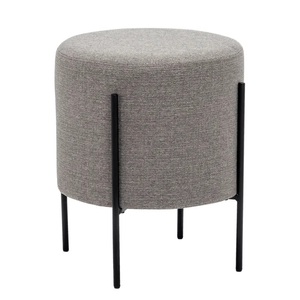Tabouret ottoman rond classique en métal doré avec tissu noir moelleux et pieds en acier inoxydable – Accessoire de décoration intérieure - Product Image 2