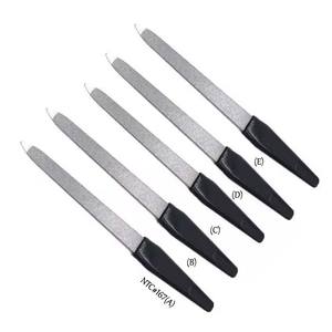 Outil professionnel de polissage des ongles, lime à ongles double face en acier inoxydable avec manche en plastique - Product Image 1