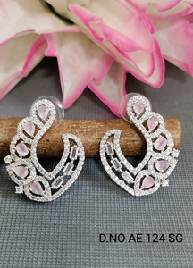 Pendientes de Moda para Mujer, Diseño de Corazón con Circonita Cúbica, Resistentes al Agua - Product Image 3