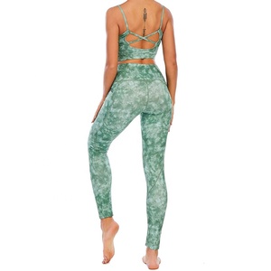 Ensemble de yoga tie-dye vert pour femme - Haut court à bretelles spaghetti et leggings taille haute longueur pleine - Tenue de sport 2 pièces - Product Image 4