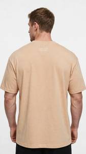 Oneten Apparel T-shirt beige à manches courtes pour hommes, col rond, imprimé plumes et oiseaux noirs, haut décontracté - Product Image 3