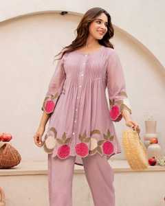 Ensemble Kurta et pantalon en coton lavande brodé pour femme, coupe ample, longueur cheville, style décontracté Inde Pakistan - Product Image 2