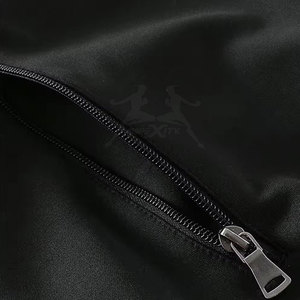 Survêtement de sport haute performance avec tissu extensible et design moderne et ajusté, léger - Product Image 4