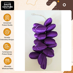 Bouquet de raisins en tissu satiné violet fait main |   Ornements suspendus décoratifs pour la maison au design moderne pour les festivals et les occasions spéciales - Product Image 3