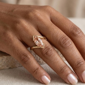 Bague en or jaune 9 carats certifiée IGI avec diamant rose taille marquise de 2 carats VS1, bijou de luxe pour femme, idéal pour fiançailles ou mariage, cadeau de joaillerie fine - Product Image 3