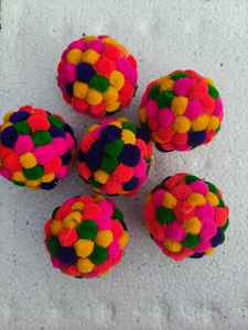 Décoration de boules pompon colorées Holi du Rajasthan en laine |   Décoration de mariage sur le thème indien pour les jeux et événements Mehndi Sangeet Haldi - Product Image 6
