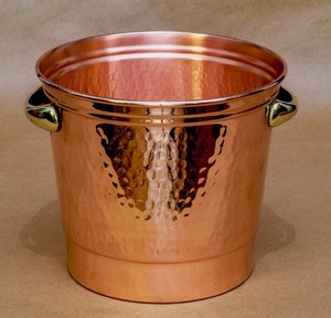 Enfriador de Bebidas de Cobre Puro Hecho a Mano de Lujo con Textura Martillada Vintage para Botellas de Champán, Vino y Cerveza - Product Image 1