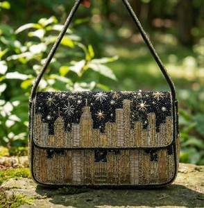 Sac à bandoulière rectangulaire élégant et luxueux pour femme, broderie florale artisanale avec perles, accent perlé, M/S ANAMTA CRAFTS, travail manuel - Product Image 3