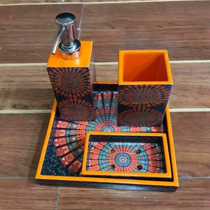 Meilleur prix en Inde : Plateau en bois MDF personnalisé imprimé, écologique, pour la maison et la cuisine, plateau décoratif en bois émaillé en promotion - Product Image 1