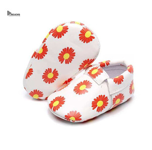 Zapatos de Bebé de Piel Metálica con Acabado Texturizado, Correa Mary Jane, Suela Suave y Cómoda para Primeros Pasos, Venta al Por Mayor - Product Image 6