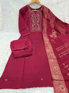 Ensemble Kurti de créateur en viscose pure et soie de mangue - Product Image 5