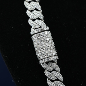 สร้อยคอแฟชั่นฮิปฮอปสุดหรูจาก Gallerley รุ่นขายดี ดีไซน์หนักแน่น ประดับเพชร VVS มอยส์ซาไนต์ เงินแท้ S925  แบบ Cuban Link เหมาะสำหรับเป็นของขวัญ - Product Image 5