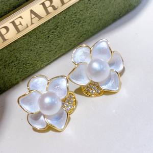Boucles d'oreilles en perles d'eau douce naturelles Camellia Sensation Aiguille en argent S925 Mode Hao Shi Perle incrustée de fleurs Style avancé et élégant - Product Image 1