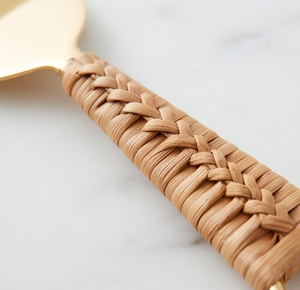 Ensemble de spatules et couteaux à gâteau de luxe en laiton et acier inoxydable avec manche en rotin tressé à la main pour usage domestique - Product Image 2